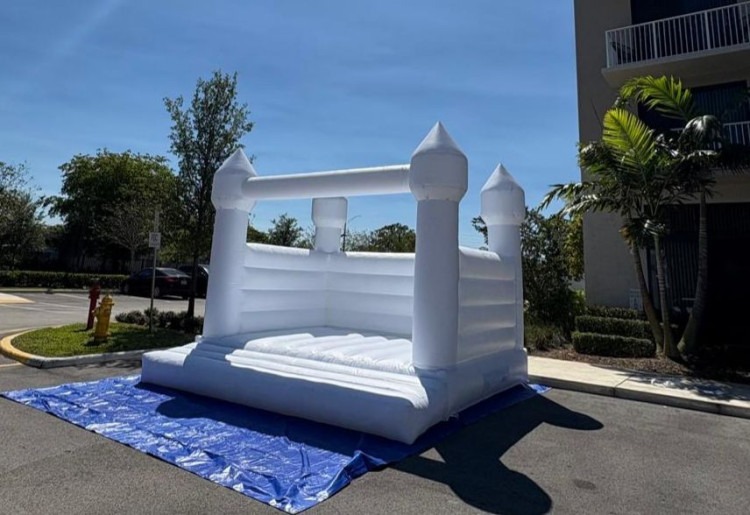 13ft white bounce house